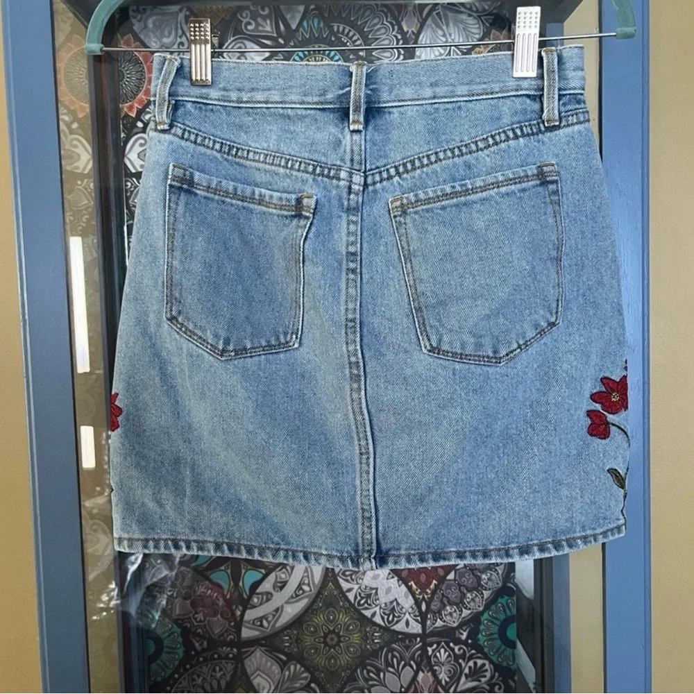 Juicy Couture Black Label Embroidered Denim Mini Skirt – Size 24